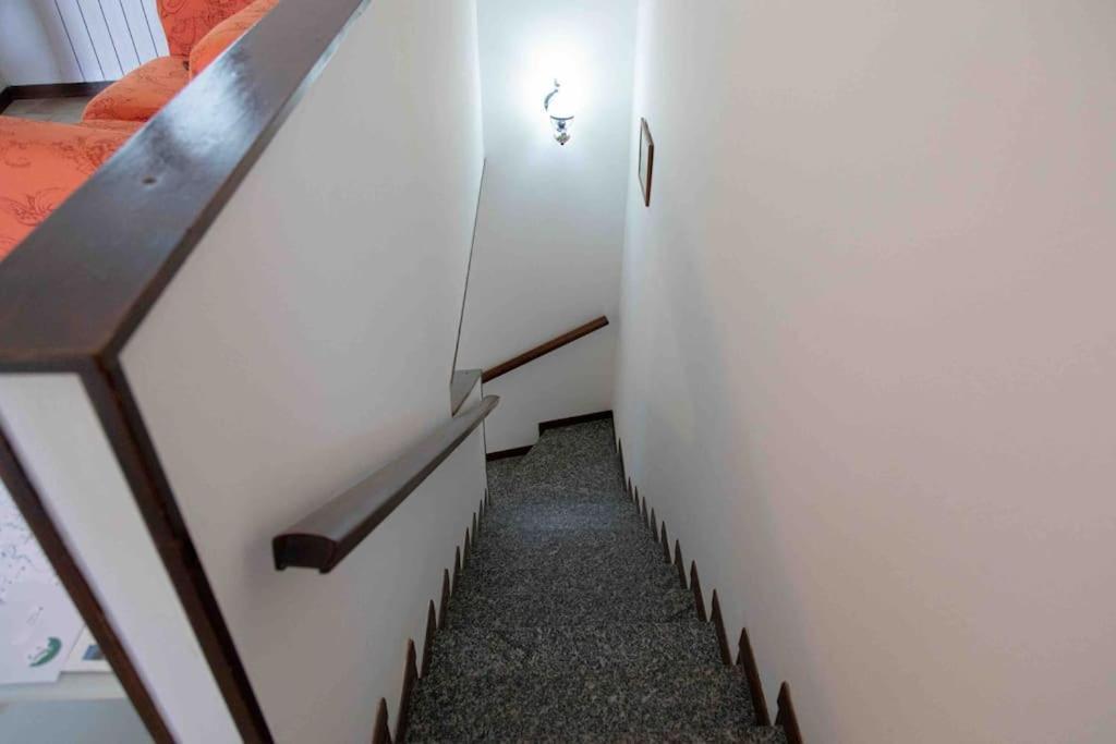 Vista Lago-Appartamento Funzionale Con Vista Varese Exterior photo
