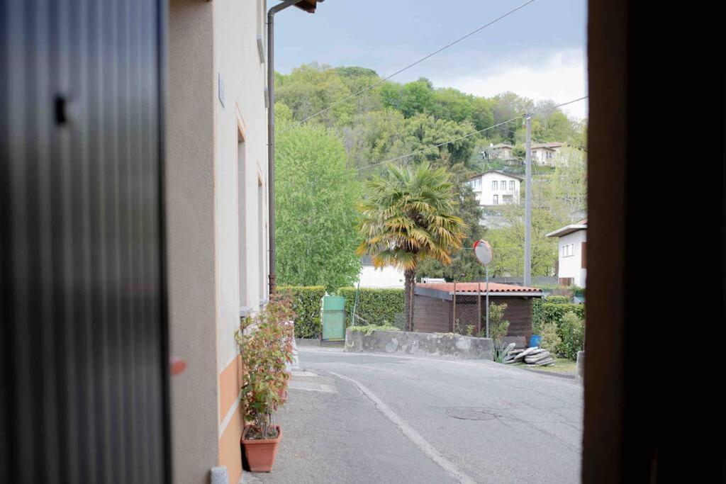 Vista Lago-Appartamento Funzionale Con Vista Varese Exterior photo