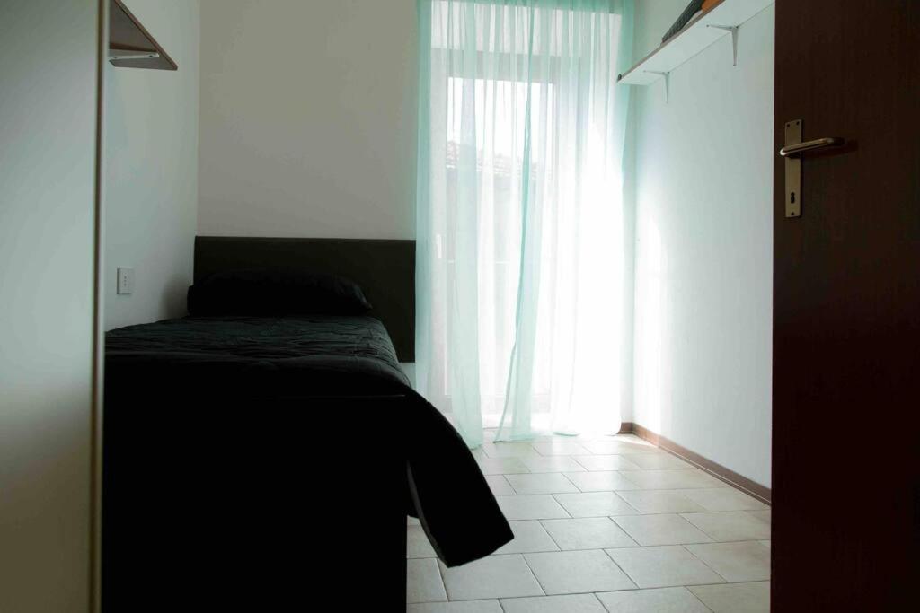 Vista Lago-Appartamento Funzionale Con Vista Varese Exterior photo