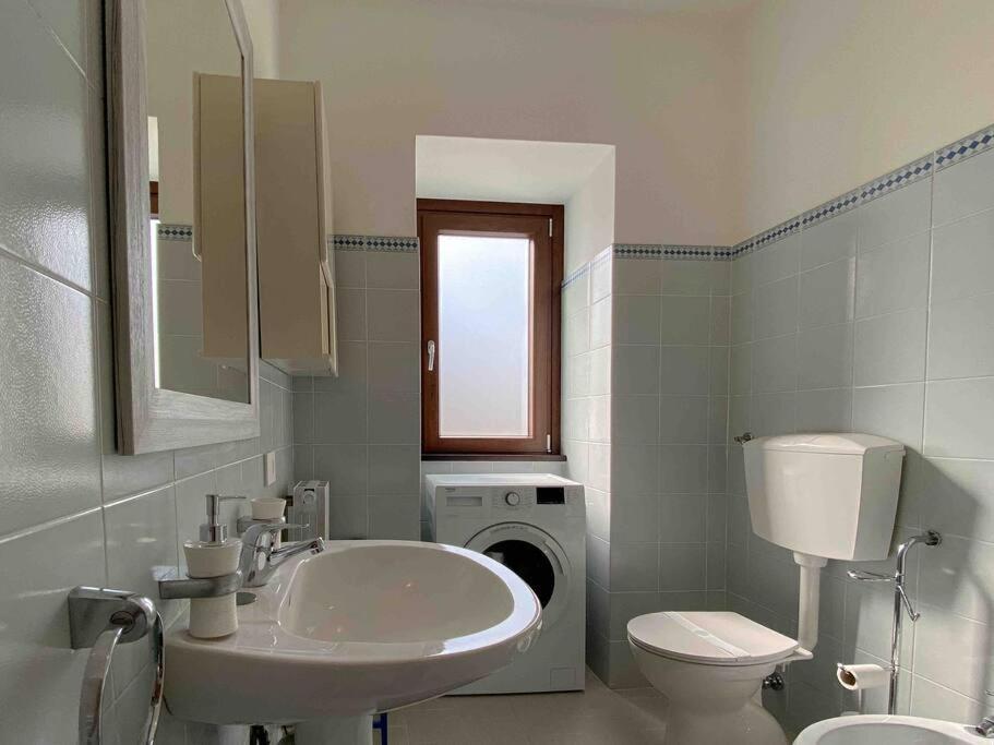 Vista Lago-Appartamento Funzionale Con Vista Varese Exterior photo