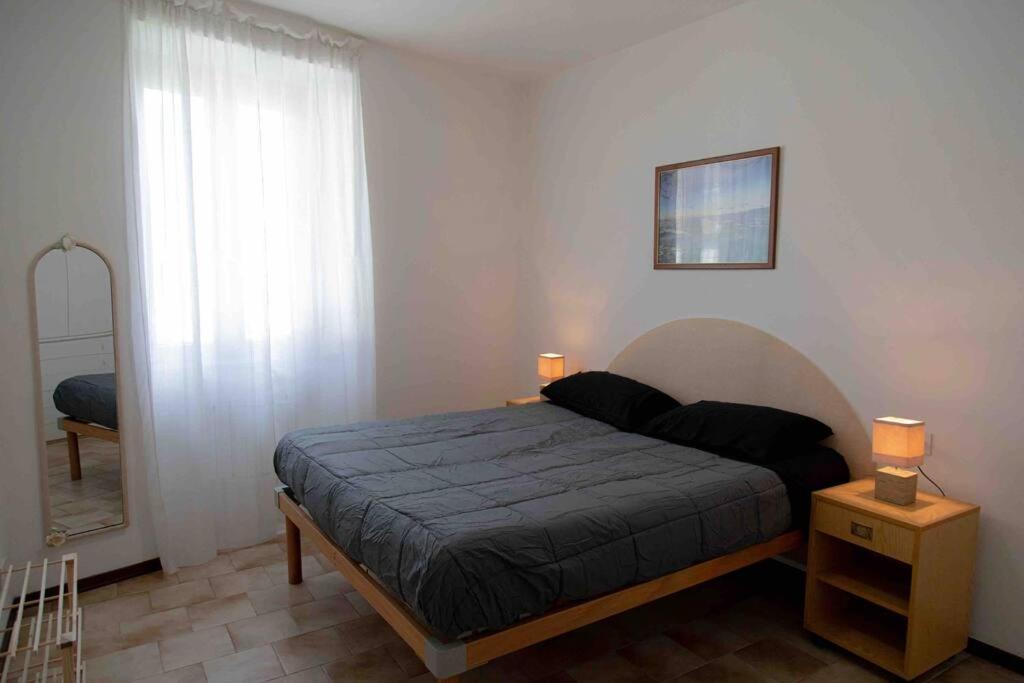 Vista Lago-Appartamento Funzionale Con Vista Varese Exterior photo